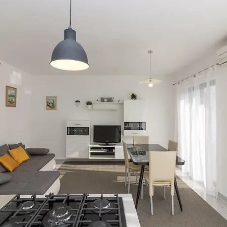 Apartment Beautiful Garden By Rent Istria Porec Exterior photo