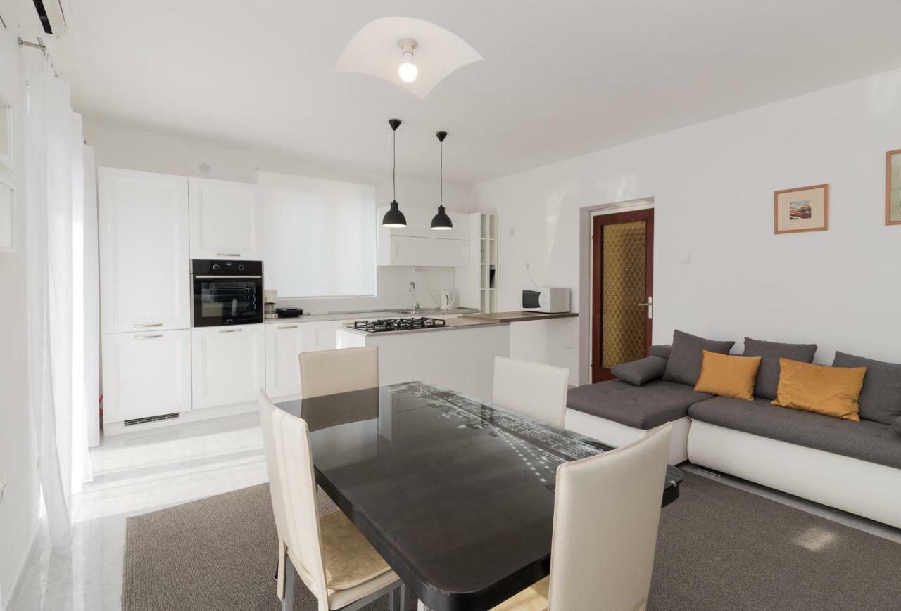 Apartment Beautiful Garden By Rent Istria Porec
